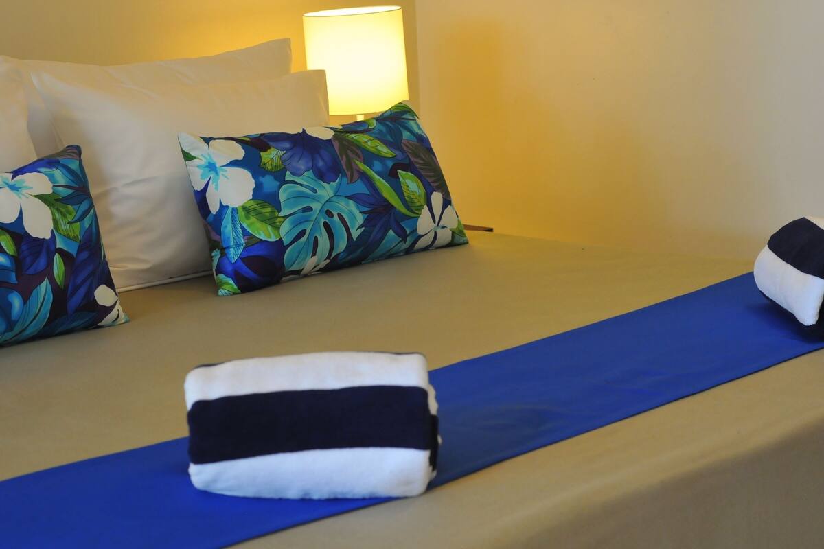 Economy Bungalow, 1 Queen Bed | In-room safe, rollaway beds (surcharge), WiFi (free), bed sheets