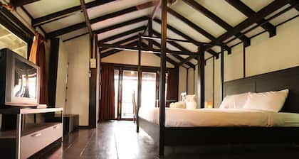 Villa Lao Traditional House Hotel