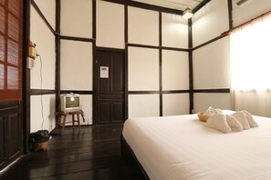 Standard Double, share bathroom | Bureau, lits pliants/supplémentaires, Wi-Fi gratuit