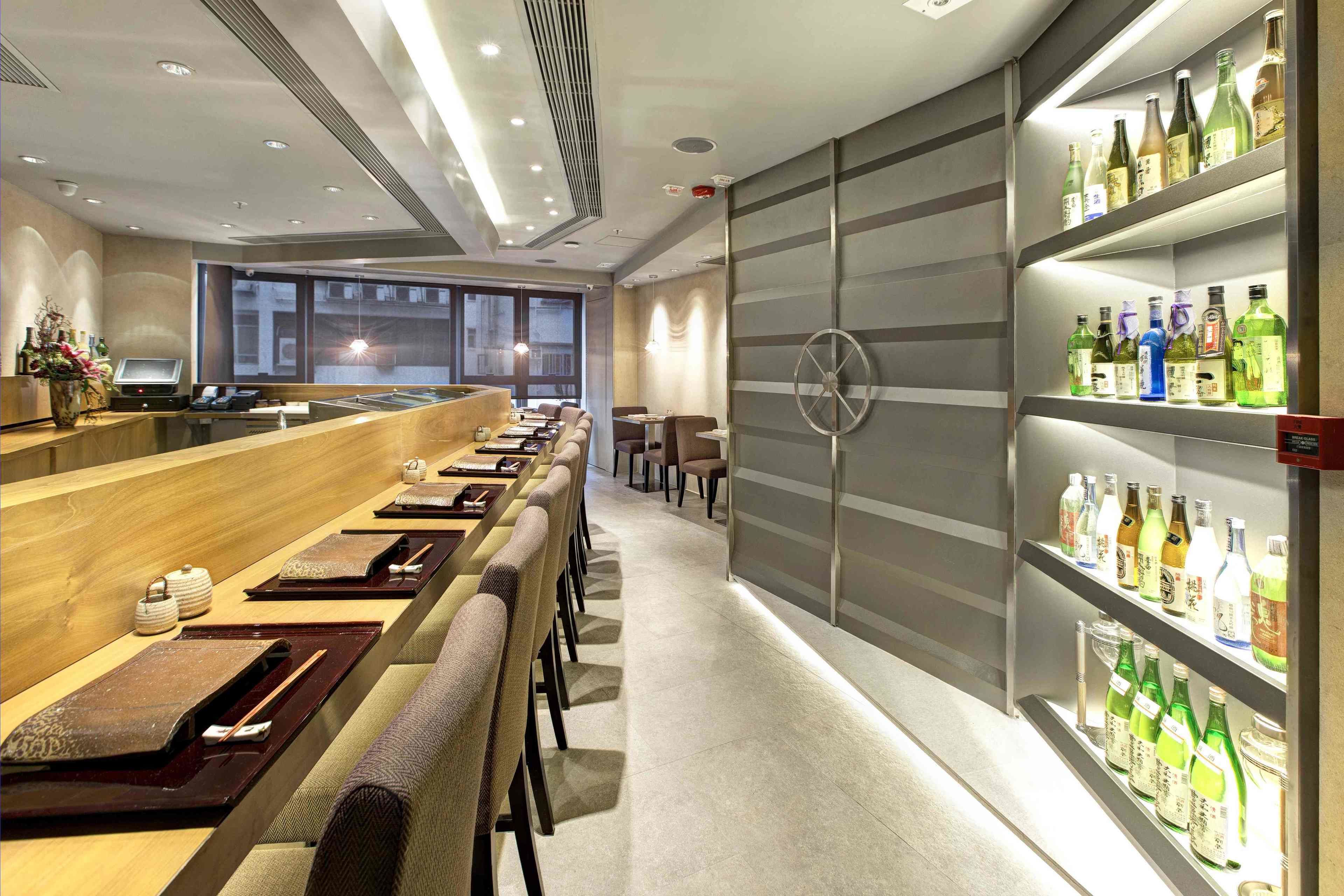 3 restaurants, international cuisine