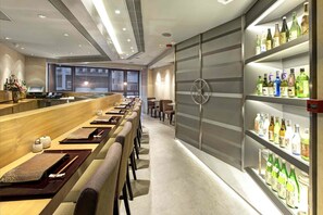 3 間餐廳,供應國際料理