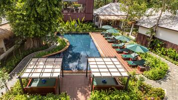 Outdoor pool, sun loungers