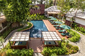 Outdoor pool, sun loungers
