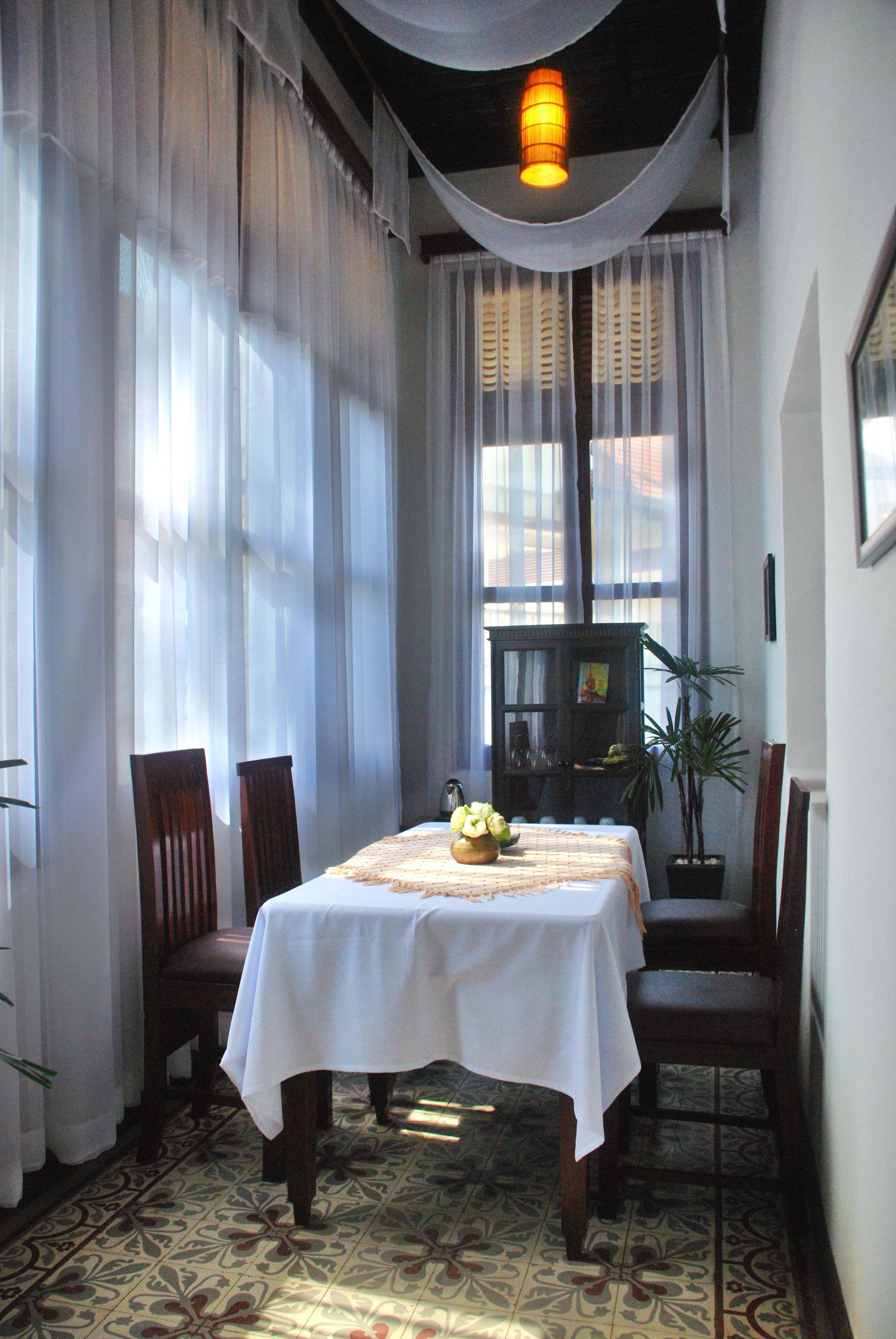 breakfast, lunch, dinner served; regional cuisine