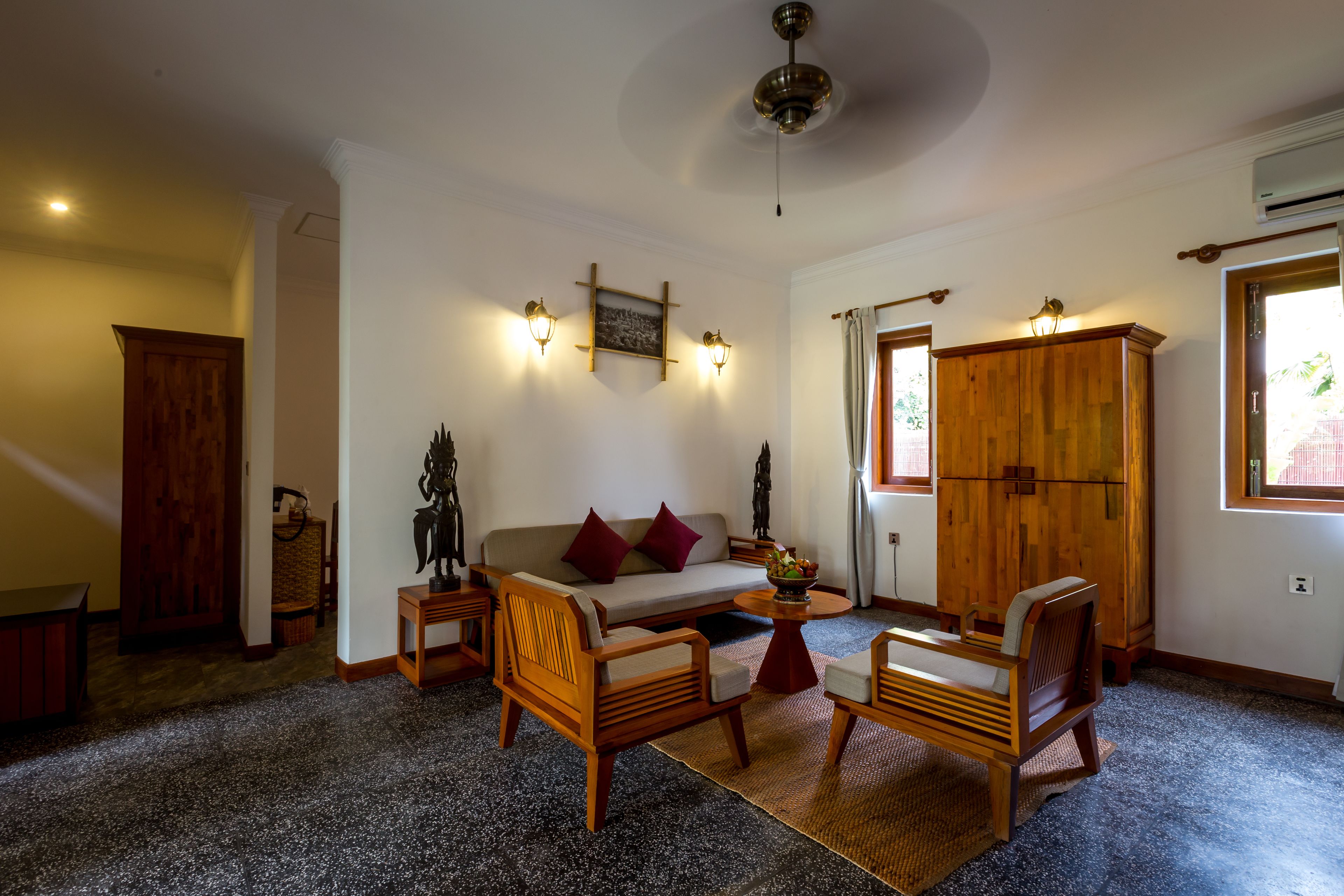 25-inch flat-screen tv with cable channels, tv