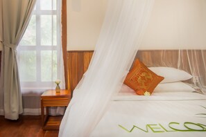 Premium bedding, minibar, in-room safe, desk - La Rivière d' Angkor Resort (Siem Reap)