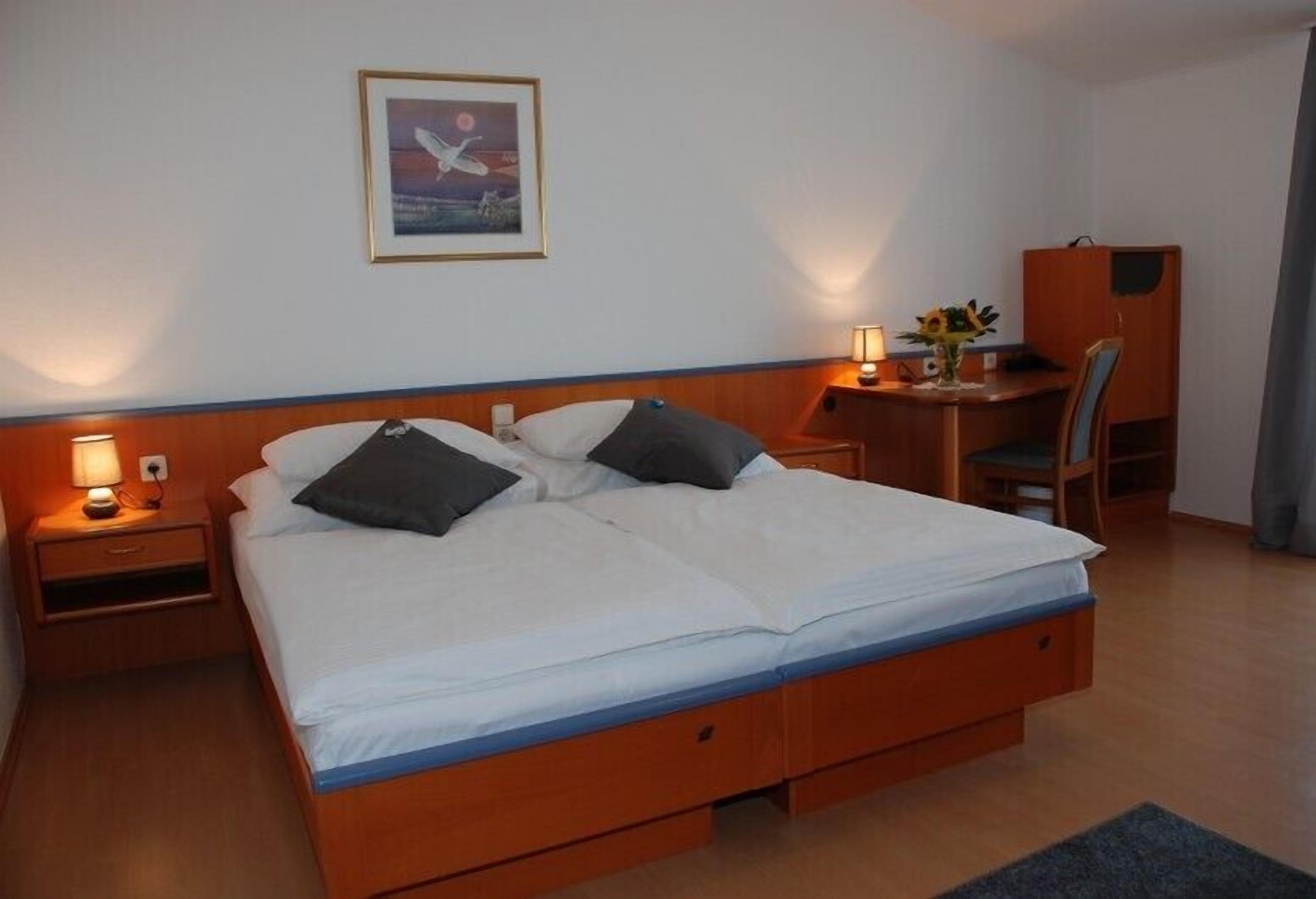 comfort double room, 1 double bed, balcony | premium bedding, minibar, in-room safe, desk