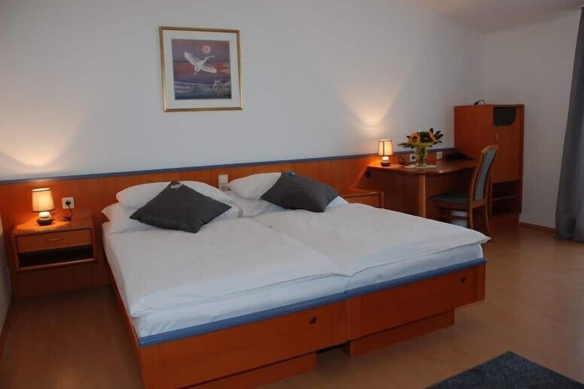 comfort double room, 1 double bed, balcony | premium bedding, minibar, in-room safe, desk