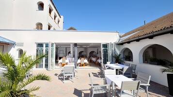 Dinner served, international cuisine