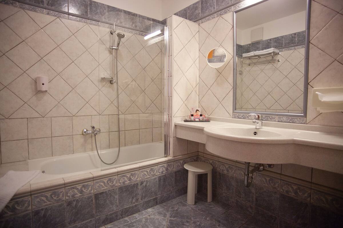 comfort double room, 1 double bed, balcony | premium bedding, minibar, in-room safe, desk