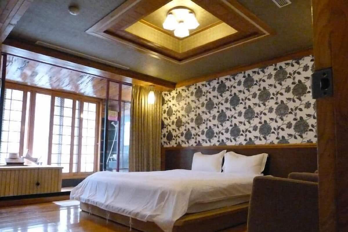 Rollaway beds, free WiFi