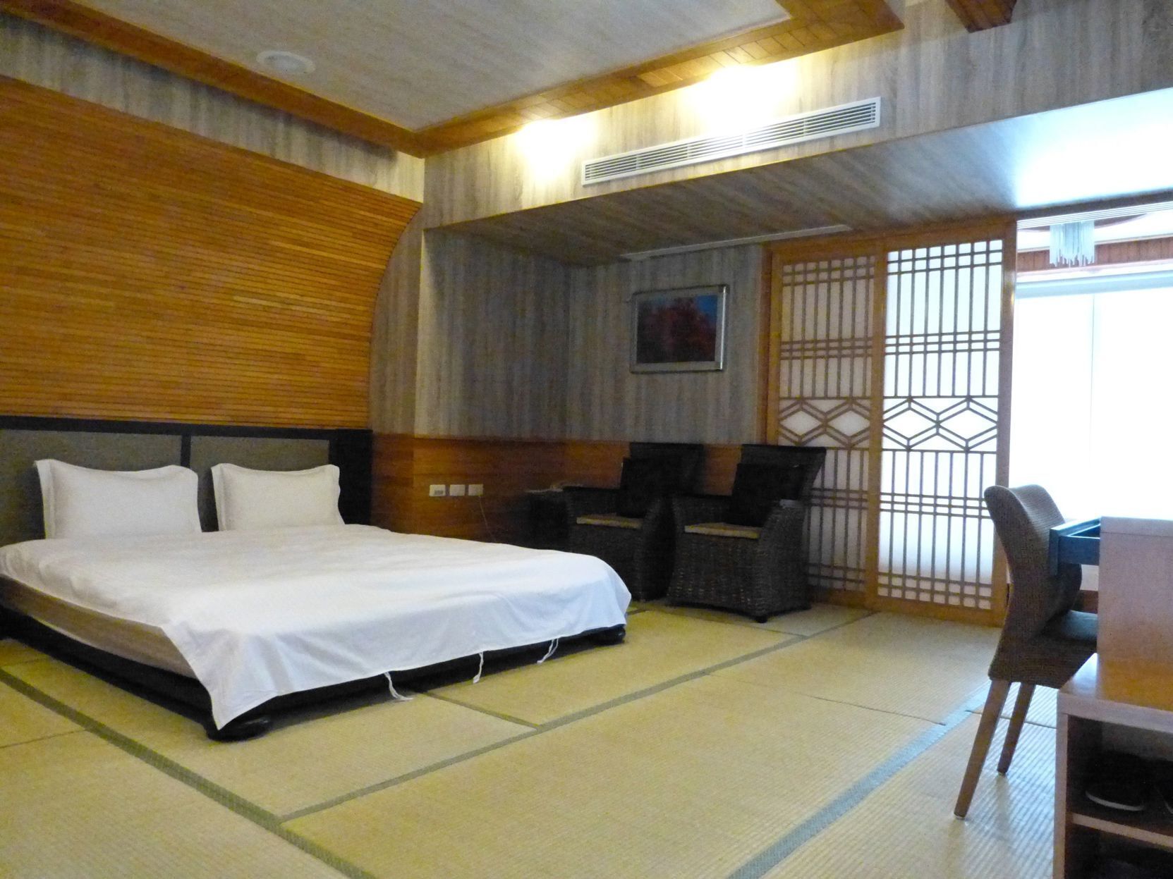 折叠床/加床（额外收费）、免费 WiFi