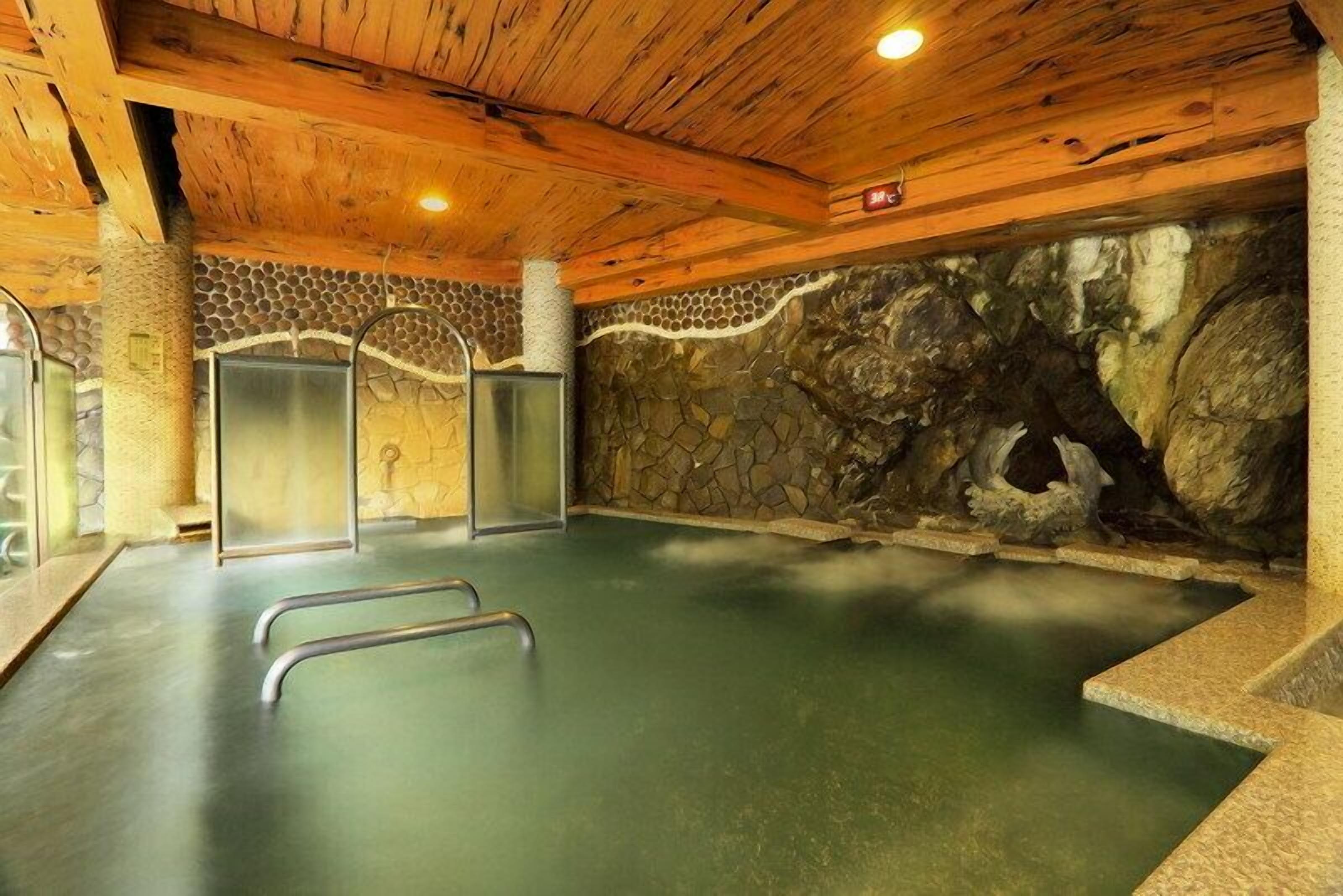 Indoor spa tub