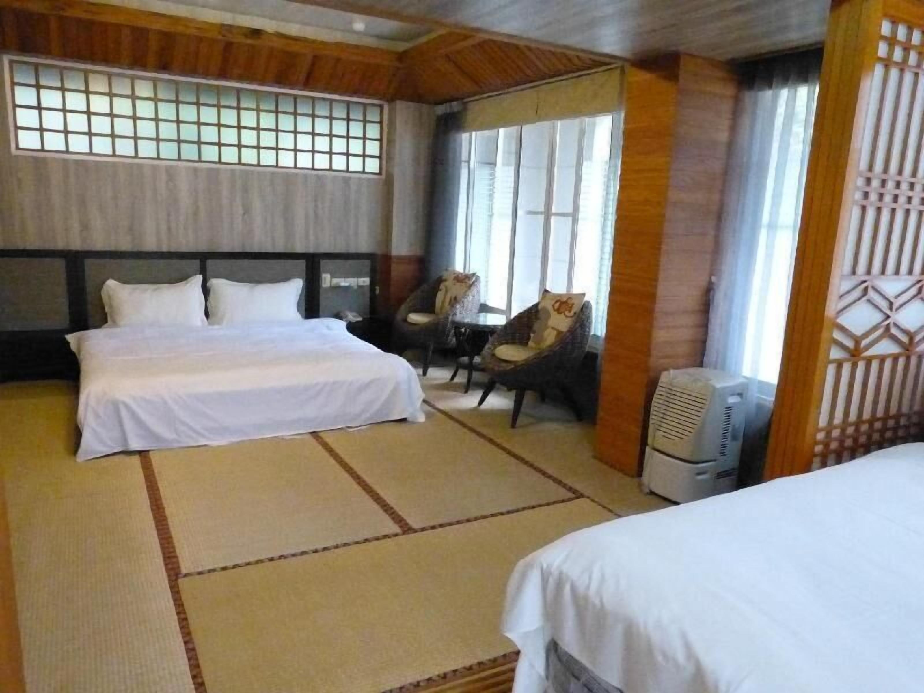 折叠床/加床（额外收费）、免费 WiFi