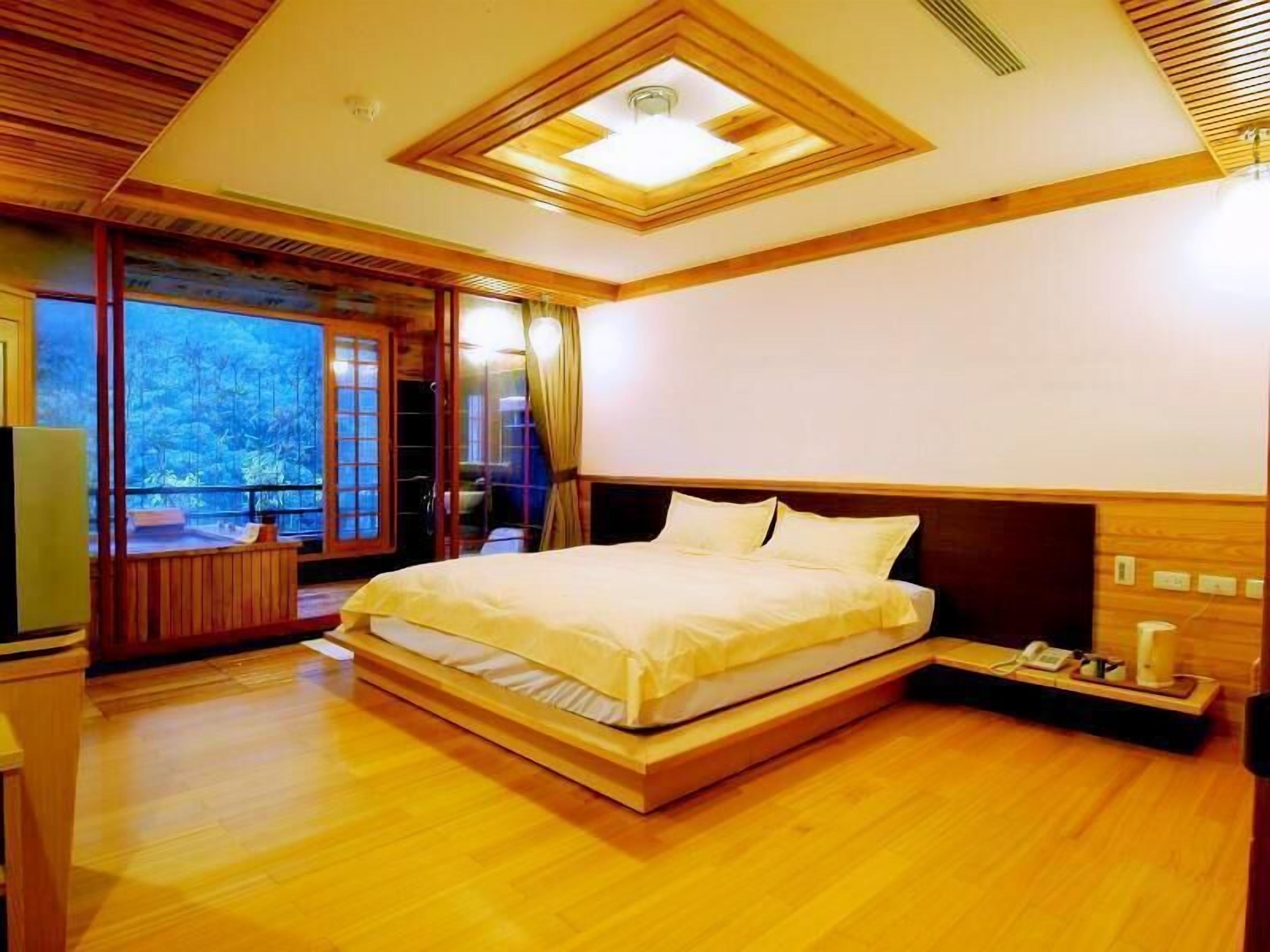 折叠床/加床（额外收费）、免费 WiFi