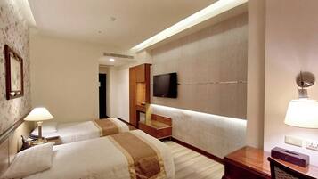 Economy Twin Room | Premium bedding, in-room safe, desk, soundproofing