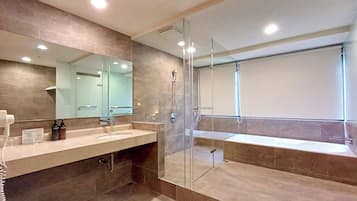 Deluxe Double Room, 1 Queen Bed, City View | Bathroom | Free toiletries, hair dryer, slippers, towels