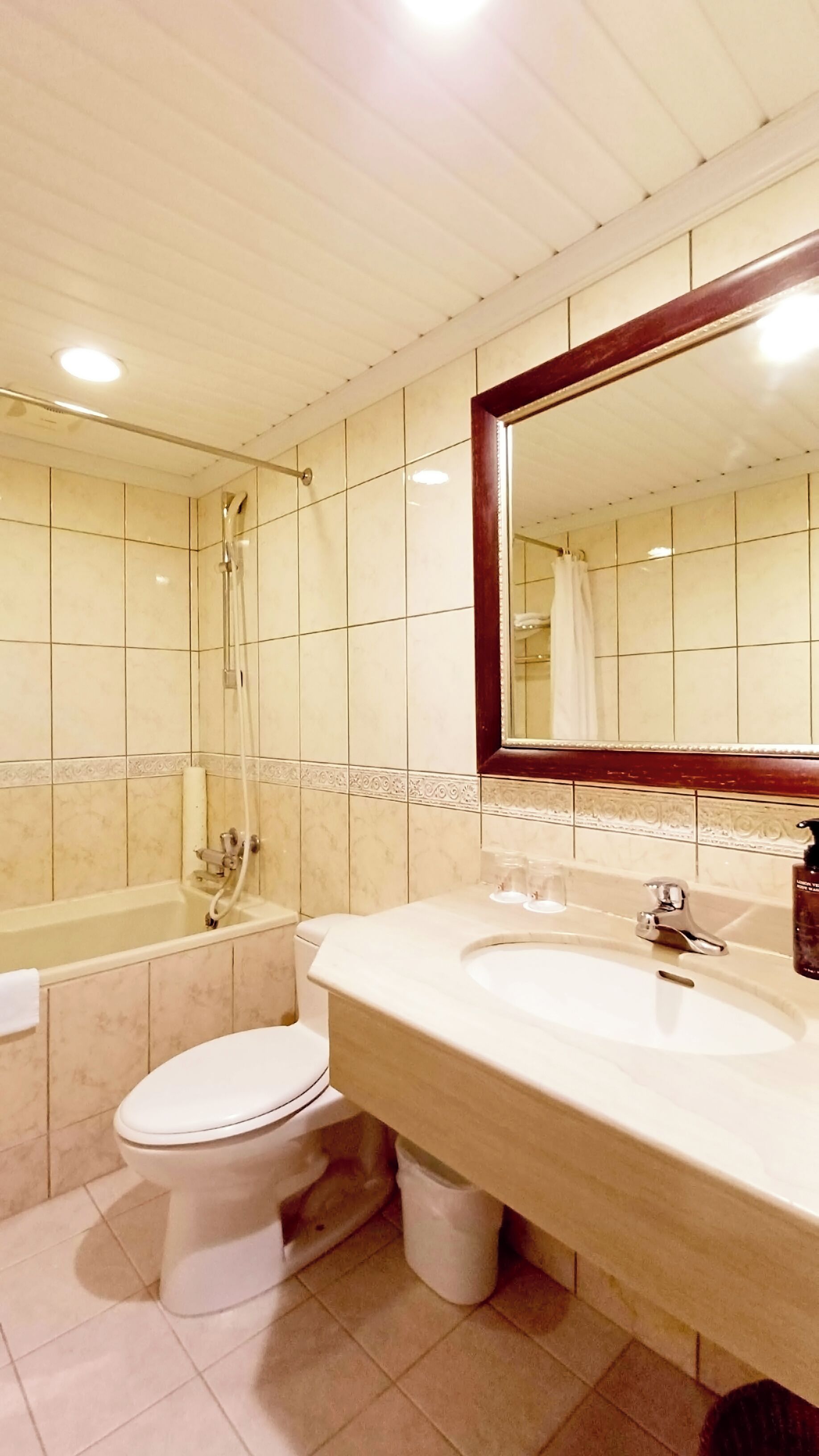 basic twin room | bathroom | free toiletries, hair dryer, slippers, towels