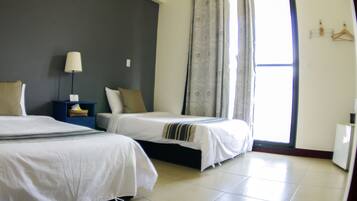 Chambre Supérieure avec lits jumeaux, salle de bains privée | Wi-Fi gratuit