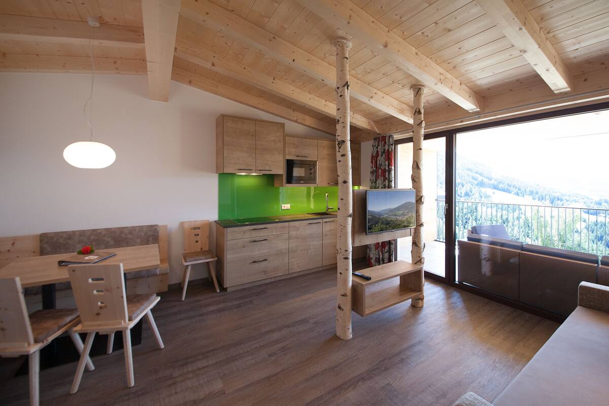 Design Suite, 1 Bedroom, Terrace, Mountainside | Living area