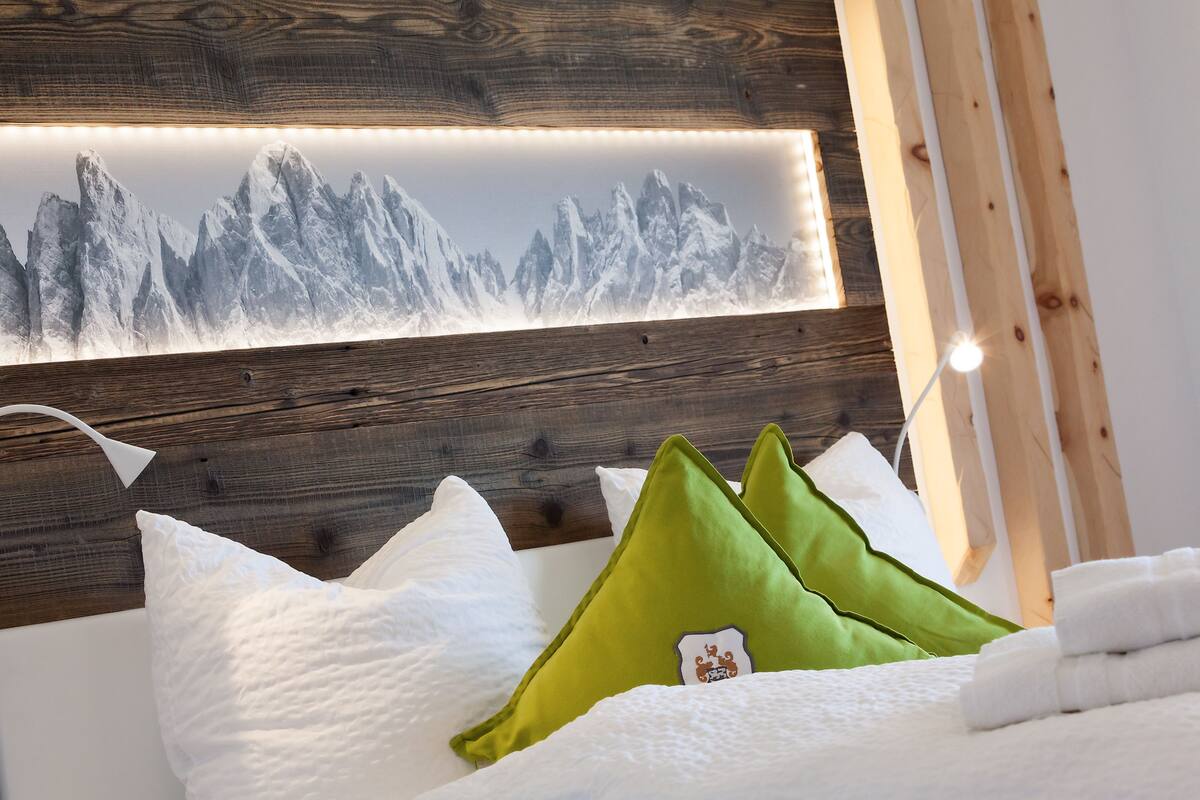 Traditional Suite, 1 Bedroom, Terrace, Mountainside | Room amenity