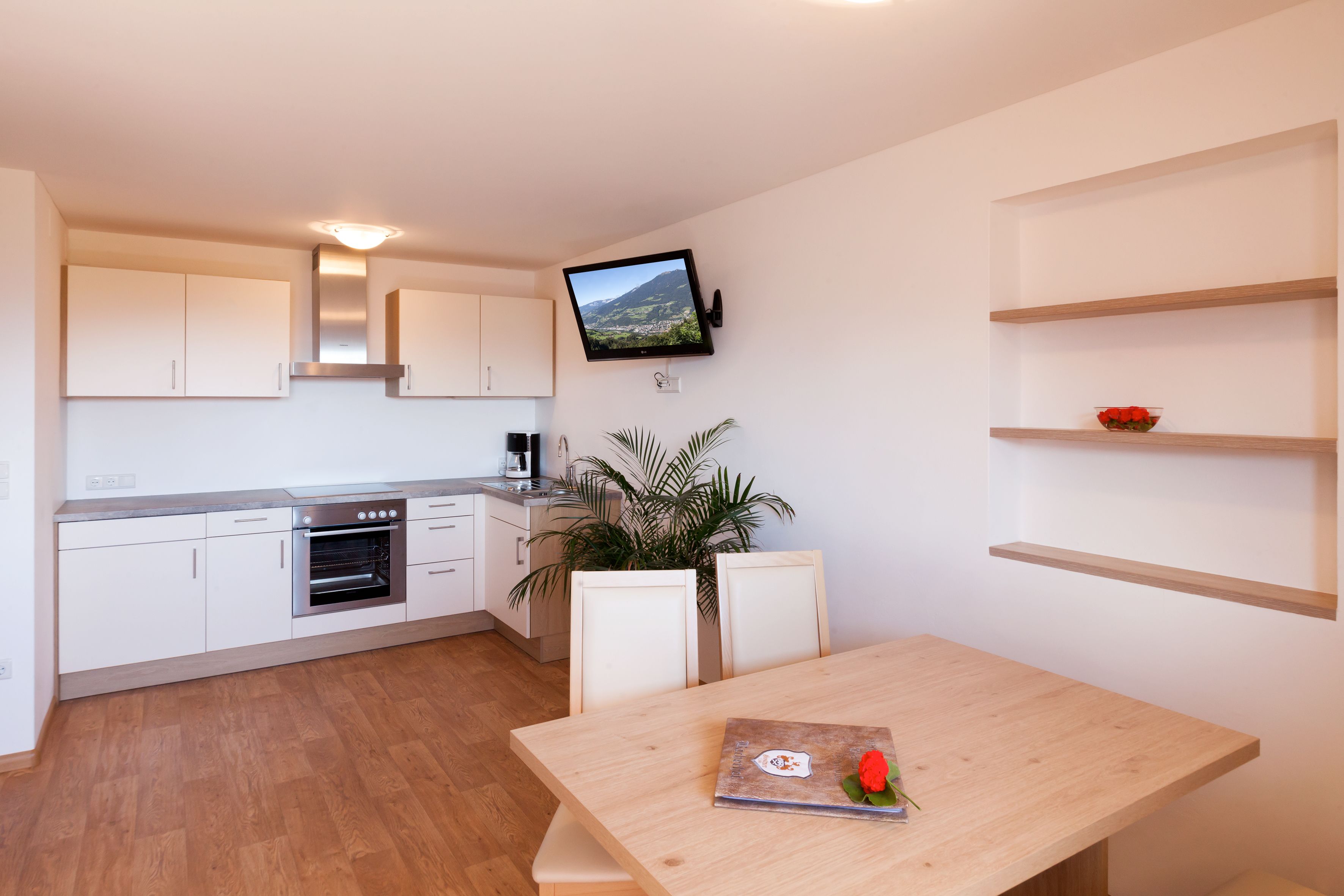 Family Apartment, 1 Bedroom, Balcony, Mountainside | Living area