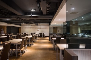 Daily local cuisine breakfast (TWD 250 per person)