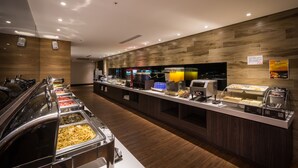 A buffet with various food options and a coffee station. - Hotel Hi Chuiyang (Chiayi City)
