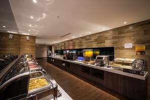 Daily local cuisine breakfast (TWD 250 per person)