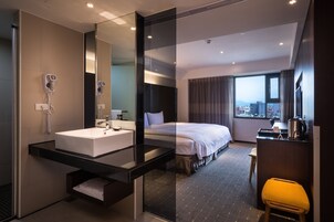 商务双人房, 1 张特大双人床, 非吸烟房,  独立浴室 (房型照片仅供参考) | 办公桌、遮光窗帘、隔音、免费 WiFi