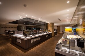 Daily local cuisine breakfast (TWD 250 per person) - Hotel Hi Chuiyang (Chiayi City)