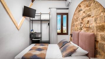 Kamar Double atau Twin | Kedap suara, setrika/meja setrika, Wi-Fi gratis, dan seprai linen