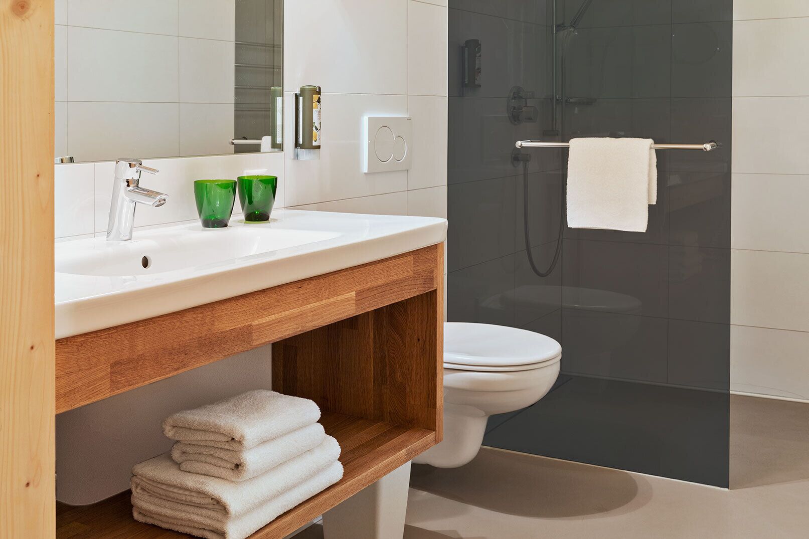 apartment, terrace (bergkristall / add. final cleaning fee 30 eur) | bathroom | shower, free toiletries, hair dryer, towels