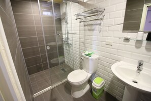 Comfort Double Room, 1 Double Bed, Private Bathroom | Free WiFi, bed sheets - Corner Inn (New Taipei City)