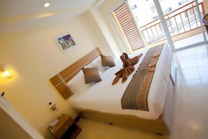 Minibar, in-room safe, desk, free WiFi - Iris Residence (Pattaya)