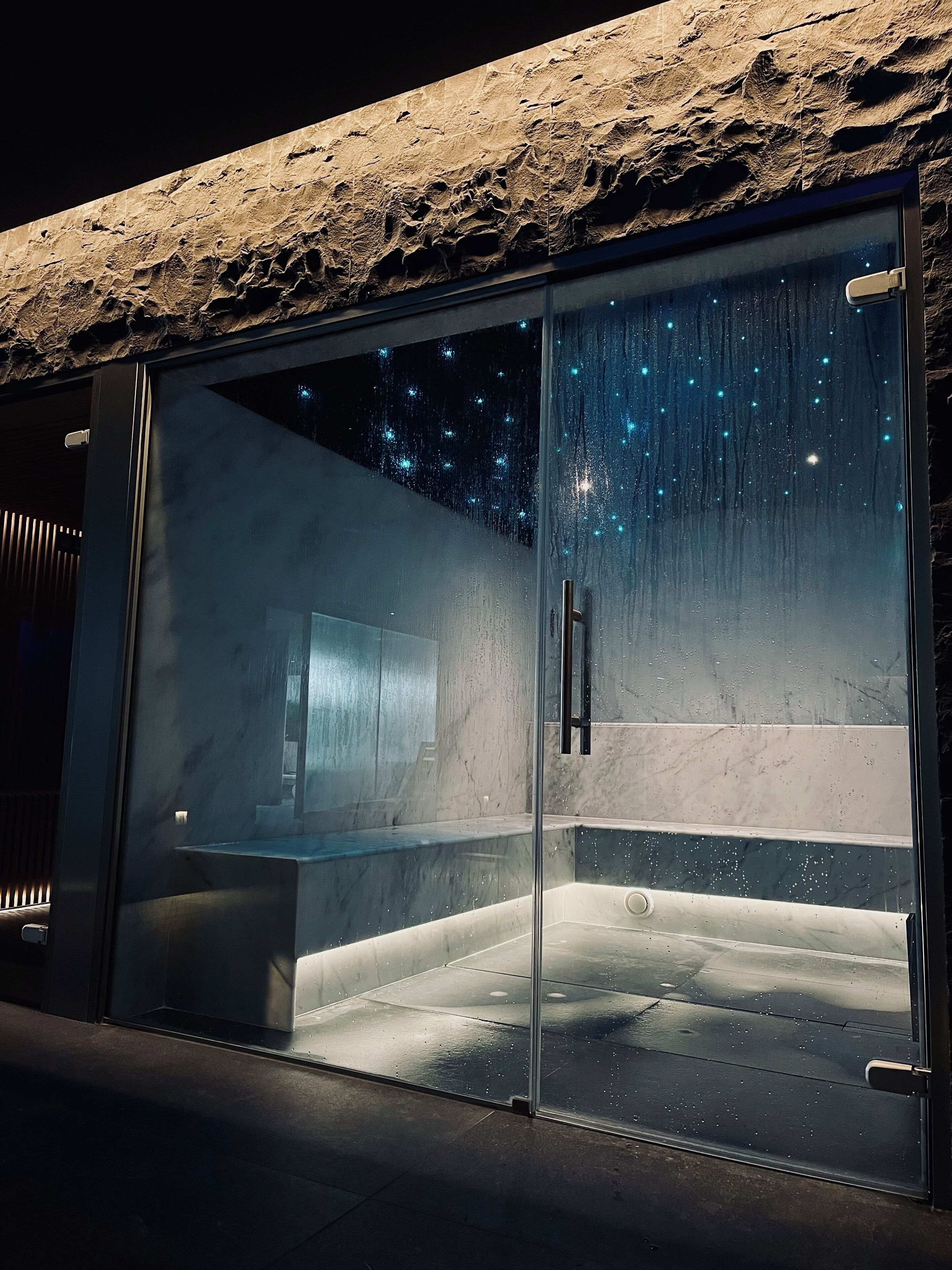 sauna, hot tub, steam room, turkish bath/hammam, body treatments