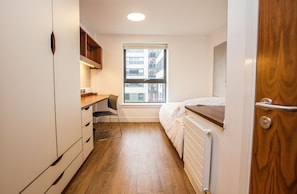Classic Single Room | Living area - Beech Court - Hostel (Stirling)