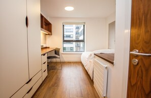 Desk, free WiFi - Willow Court - Hostel (Stirling)