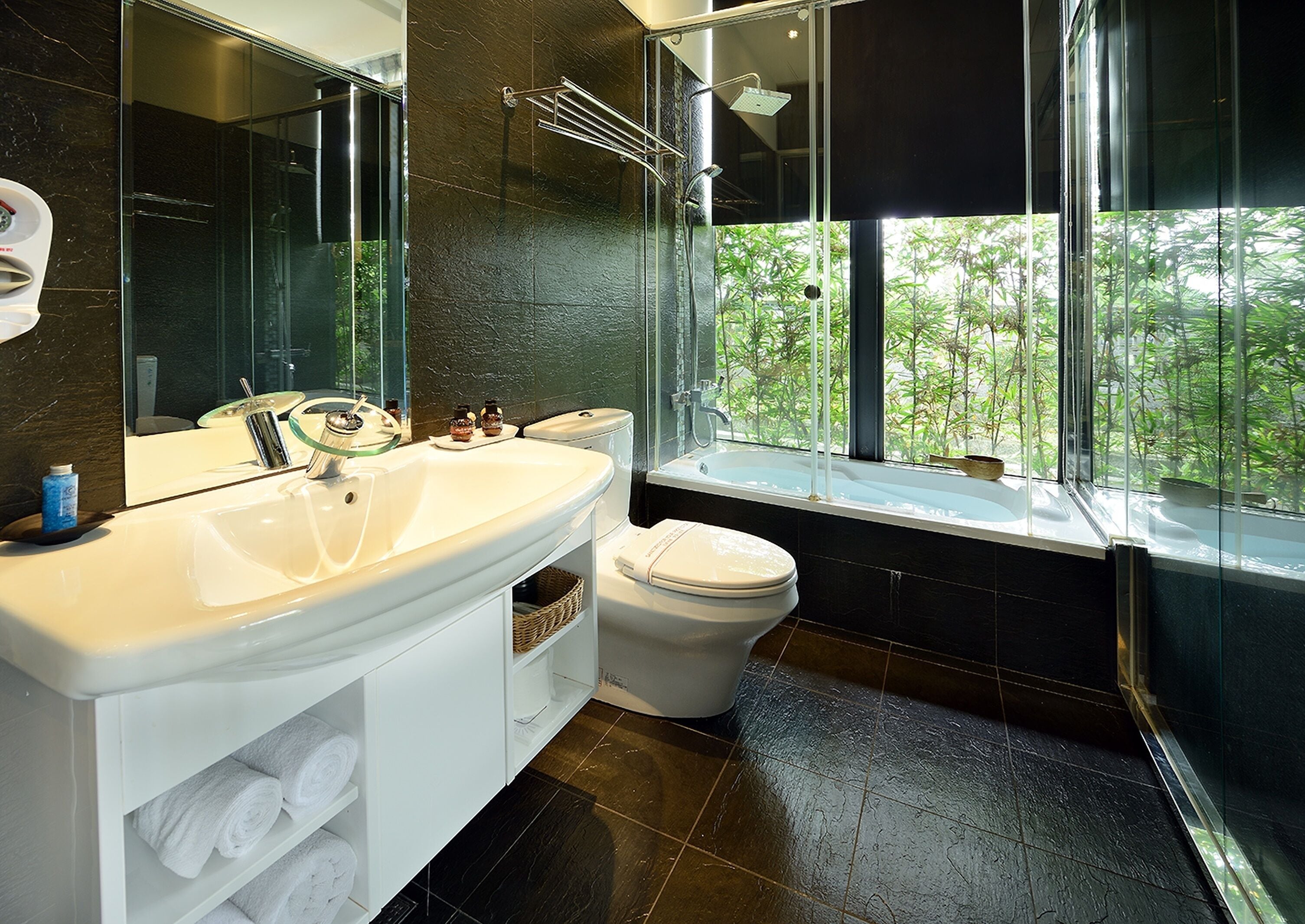 superior double room b | bathroom | rainfall showerhead, free toiletries, hair dryer, slippers