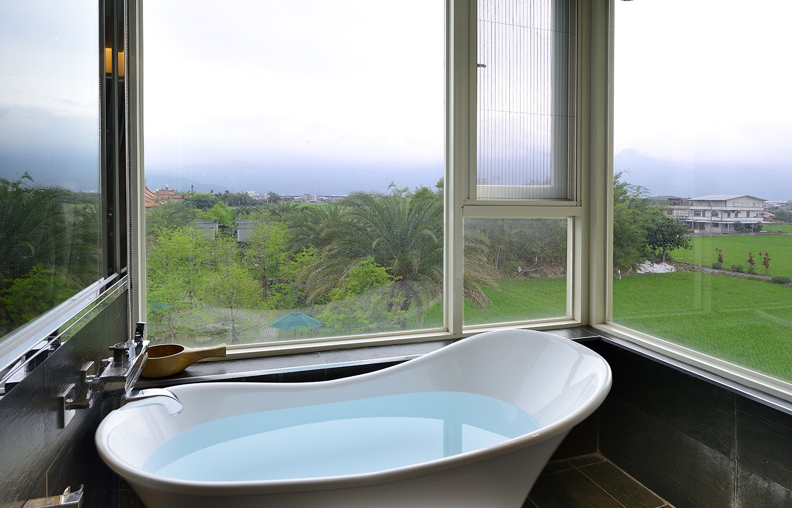 premium double room | deep-soaking bathtub