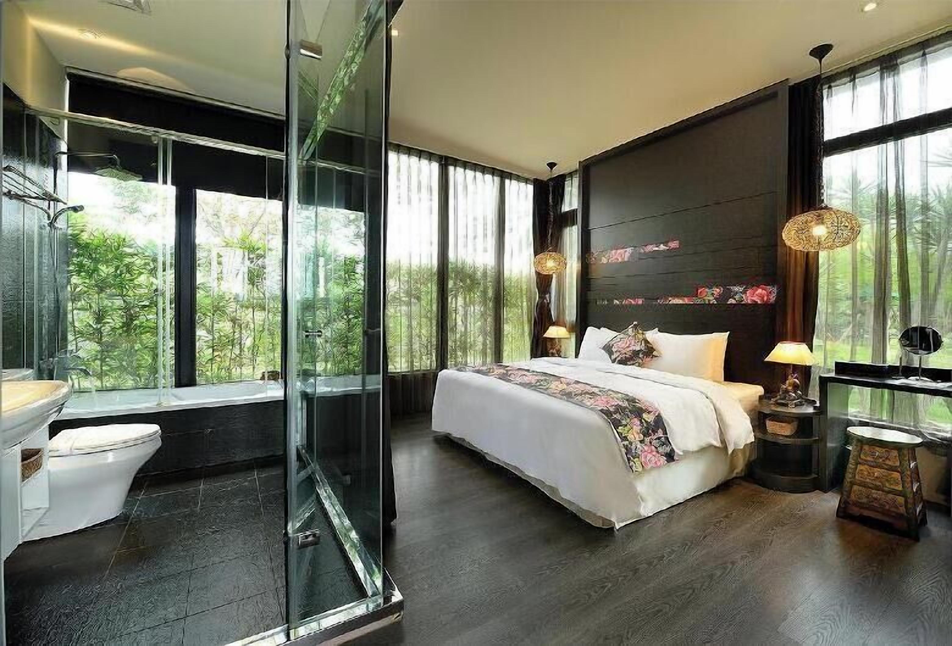 1 多间卧室、高档床上用品、办公桌、遮光窗帘