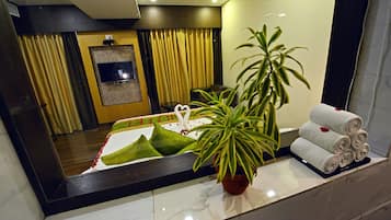 Standard Room, 1 Large Twin Bed | Minibar, desk, iron/ironing board, rollaway beds