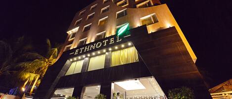 Façade de lâhĂ©bergement - soirĂ©e/nuit