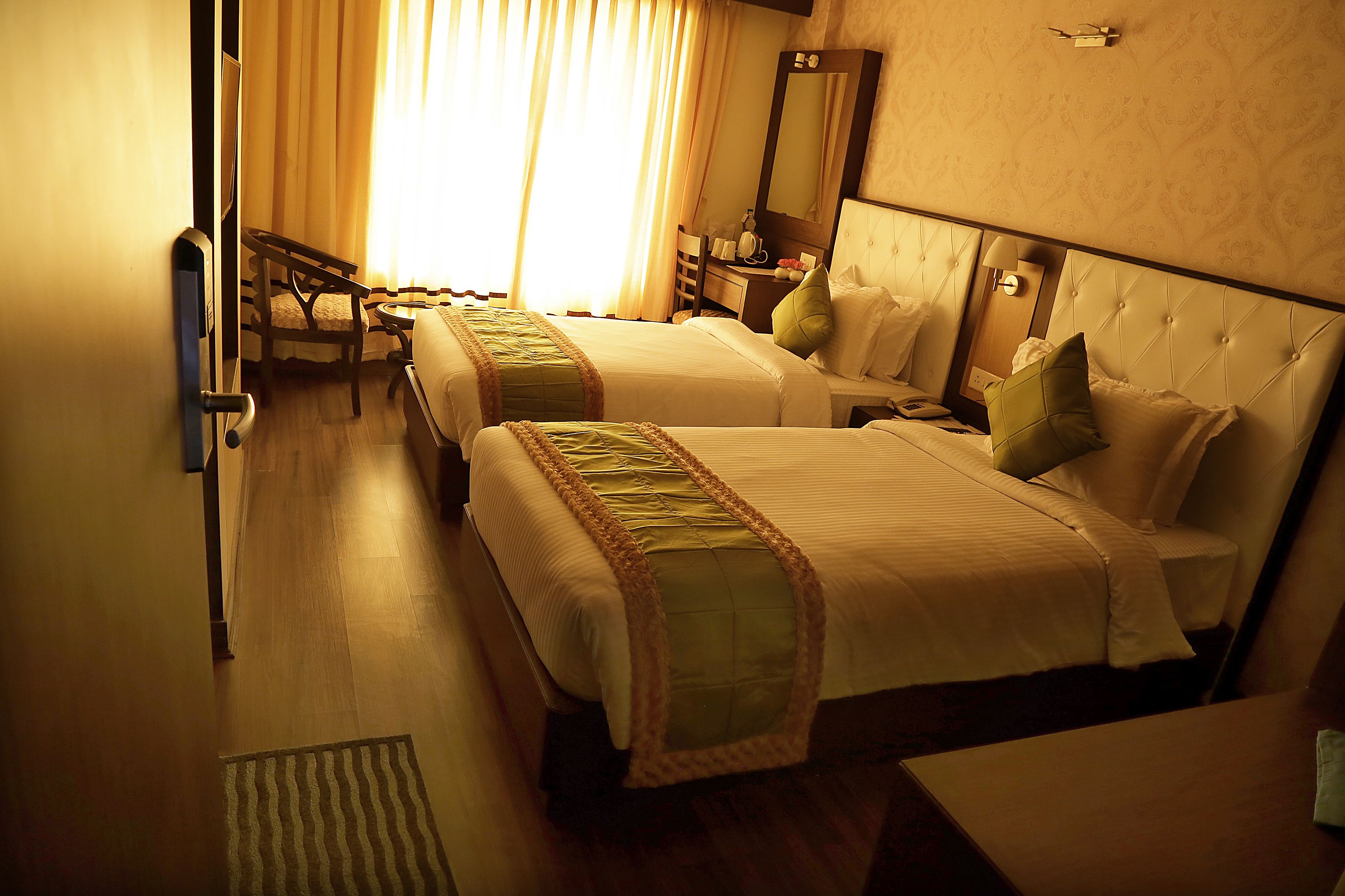 standard room, 1 large single bed | minibar, desk, iron/ironing board, rollaway beds