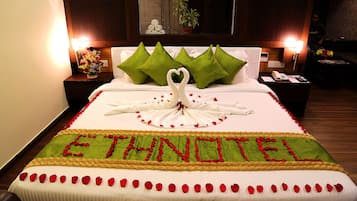 Elita Room | Minibar, desk, iron/ironing board, rollaway beds