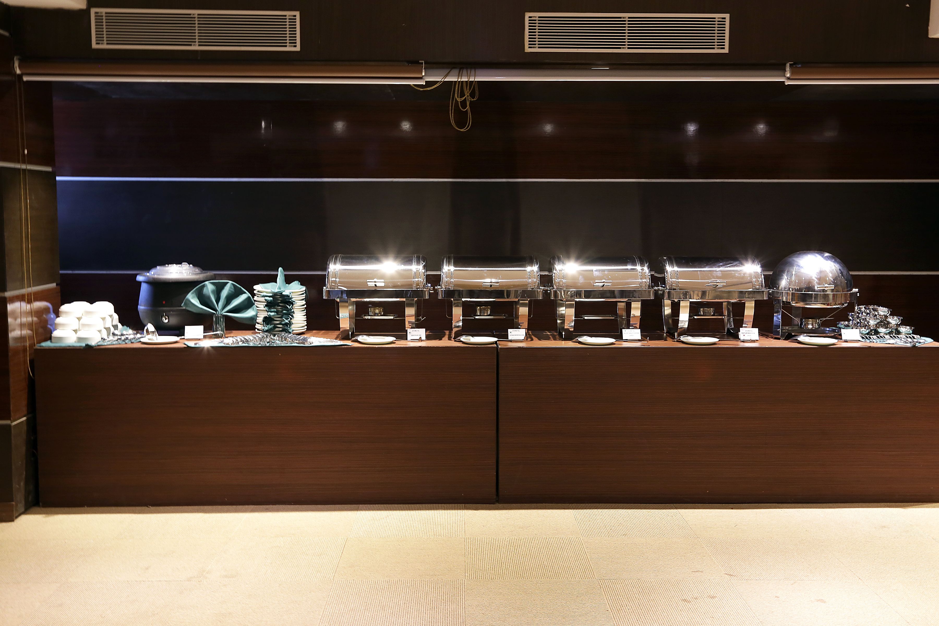 breakfast, lunch and dinner served