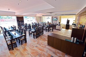 Breakfast, lunch and dinner served - Ethnotel, Kolkata Airport (Barakpur)