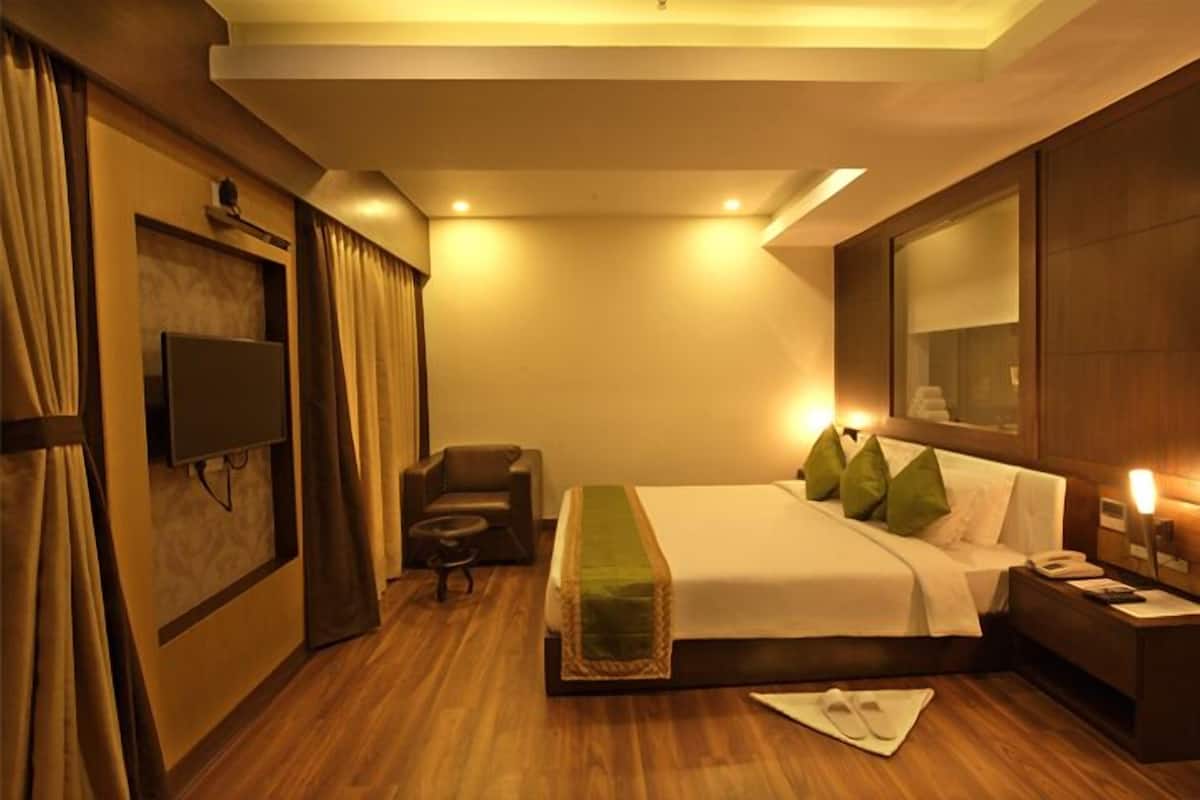 minibar, desk, iron/ironing board, rollaway beds