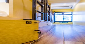 Business Class Female Dormitory | Zimmersafe, kostenloses WLAN, Bettwäsche