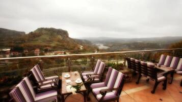 2 من المطاعم، تقديم الإفطار